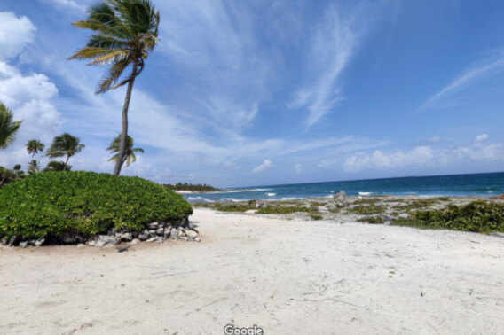 Land for developer, 1,000 m2, for sale in gated community with access to the sea, in Sirenis, Akumal