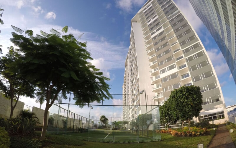 Apartment with terrace, Pool, Jacuzzi and more amenities for sale, Hotel Las Americas, Cancun.