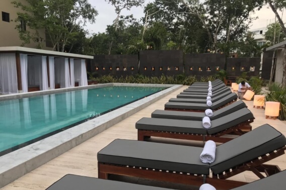 Departamento con alberca privada, edificio inspirado por arte con decoraci&oacute;n y dise&ntilde;o profesional.