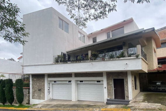 Spacious and Modern Loft-Style Residence for Sale in Naucalpan, State of Mexico.