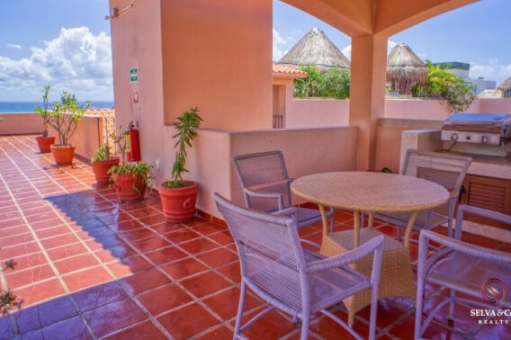 Apartment 190 meters from the beach, ocean view from rooftop, with lock off system, a few steps from Fifth Avenue.