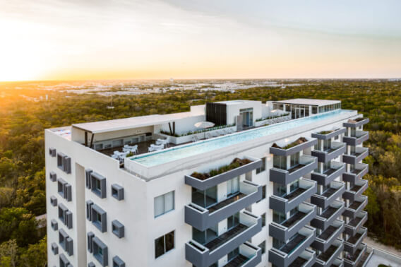 Apartment with floor-to-ceiling windows, green areas, pool with swimming lane, pet friendly, coworking, gym and more, pre-construct