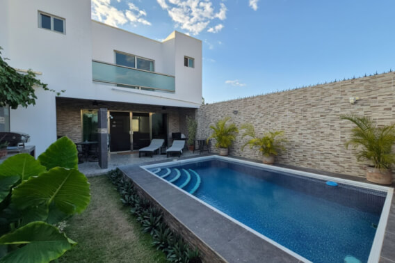 Furnished house with private pool and garden for sale, Cholul, M&eacute;rida