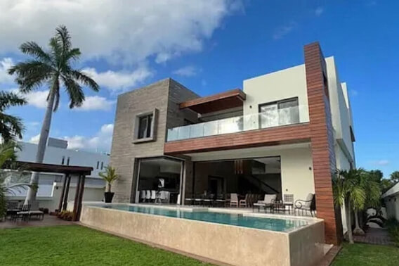 House with Beach Access for Sale, Puerto Canc&uacute;n