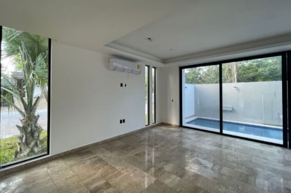 House with private pool, double height, marble floors, for sale in Residencial Rio, Cancun