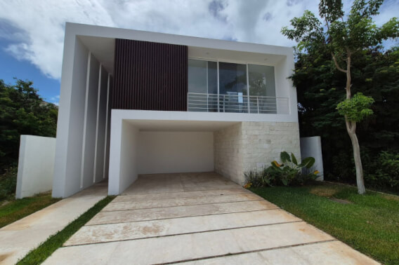 House with private pool in a gated community for sale, Zona Norte, M&eacute;rida
