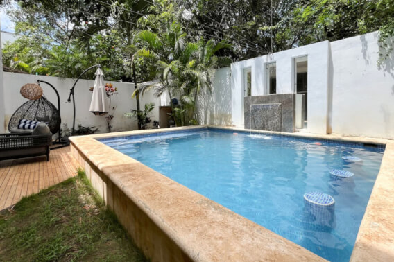 House with private pool and double-height living room in Residencial Bamb&uacute;, for sale