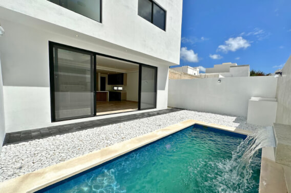 House with private pool, high ceilings for sale in Aqua gated community, Cancun.