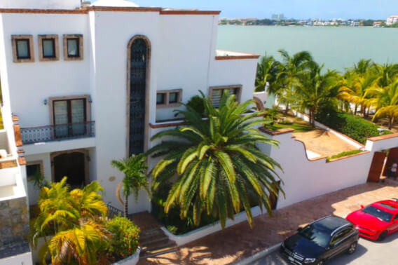 Casa con alberca privada y muelle, en venta, Pok Ta Pok, Zona Hotelera, Canc&uacute;n