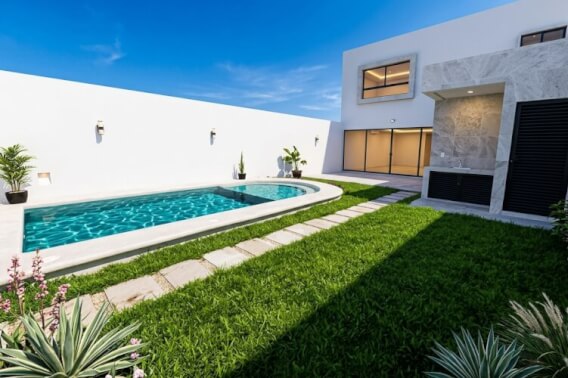 House with Balcony, Garden, and Private Pool for Sale