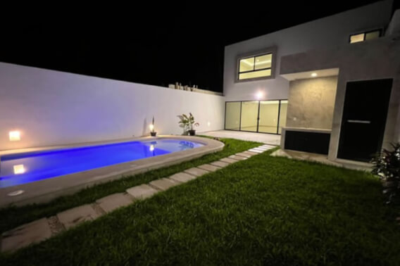 House with balcony, garden and private pool, Repobladores, for sale, Cozumel.