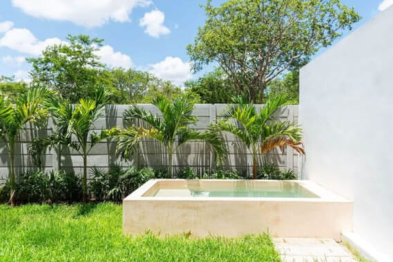 Casa con jard&iacute;n, alberca privada, terraza y Cuarto de servicio, Zona Norte, Merida.