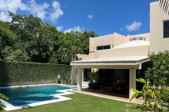 Casa con terraza, jard&iacute;n y alberca privada, en venta, Villa Magna, Cancun.
