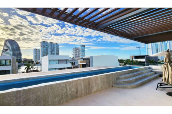 House with terrace and private pool, for sale, Puerto Canc&uacute;n, Canc&uacute;n