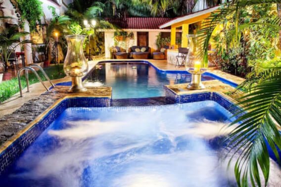 Casa de hu&eacute;spedes de 7 habitaciones con arquitectura colonial mexicana, piscina, en venta