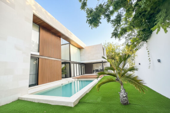 Furnished luxury home with pool for sale, Yucat&aacute;n Country Club, M&eacute;rida