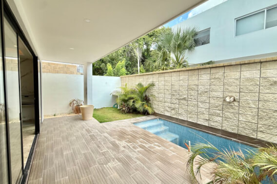 Three-Story House with Private Pool for Sale, Aqua Residencial, Canc&uacute;n