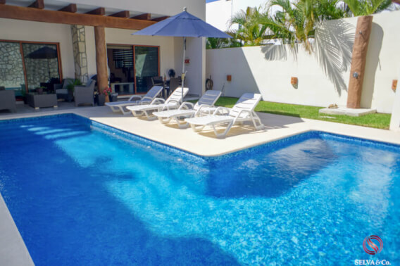 House with pool and garden near the beach, for sale, El Cielo, Playa del Carmen.