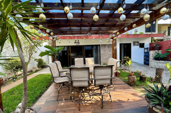 Double-height house with garden for sale, Adolfo L&oacute;pez Mateos, Cozumel