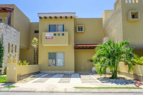 House in Alegranza with clubhouse, pool, games, courts, cenote, for sale