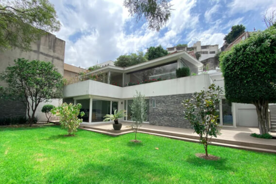 Casa reci&eacute;n remodelada con acabados de lujo, jard&iacute;n, terraza, en venta