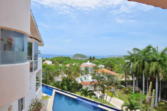 House with ocean view, beach access, large lot, in Residencial Conejos for sale