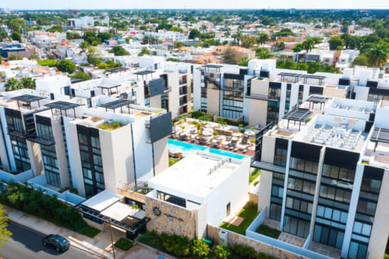 Spacious condominium with two terraces, garden, with private elevator, concierge and driver, clubhouse, and exclusive amenities, pre-constru