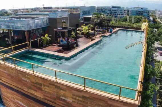 Condominium 350 meters from the sea, ocean view pool, art gallery, unique design, roof garden with jacuzzi, for sale in Playa del Carmen.