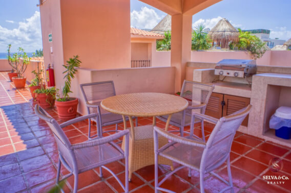 Condo 190 meters from the beach, ocean view from rooftop, in a boutique hotel with room service, concierge, pool and barbecue area.