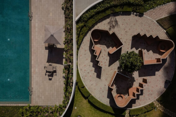 Condominium with balcony and amenities, swimming pool, gym, sports bar, for sale