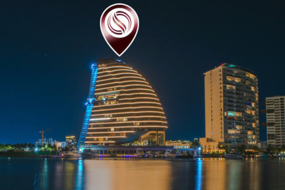 Condominio de lujo con vista al mar y la marina, con amenidades: alberca infinity, spa, gimnasio, area lounge, salon de eventos, lobby