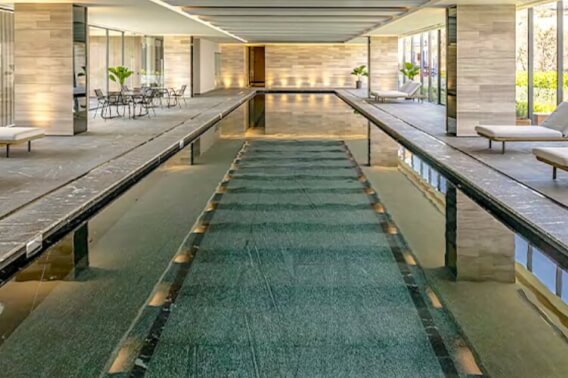 Luxury condo, high ceilings with family room, for sale Bosque Real, pet-friendly, indoor pool, spa, playground, Huixquilucan Mexico City