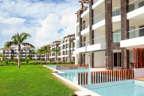 Beachfront condo with private pool, golf course, beach club, relaxing areas with hammocks, Corasol, for sale Playa del Carmen.
