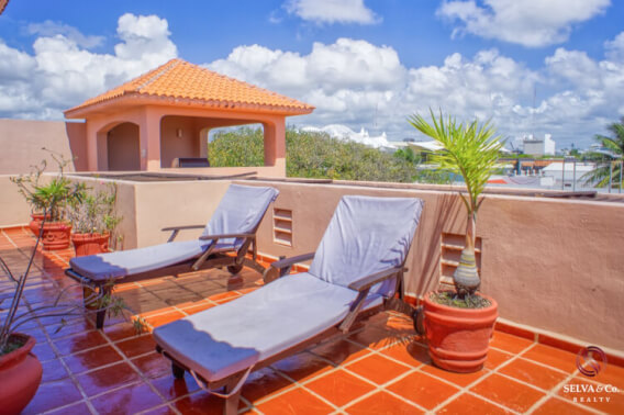 Apartment with private garden lock off system, ocean view from rooftop, 190 meters from the beach, pool view.