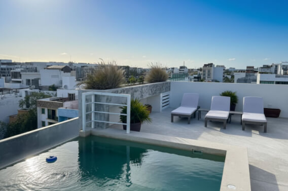 Condo, priced to sell, close to the beach and 5TH AVE, rooftop pool, for sale