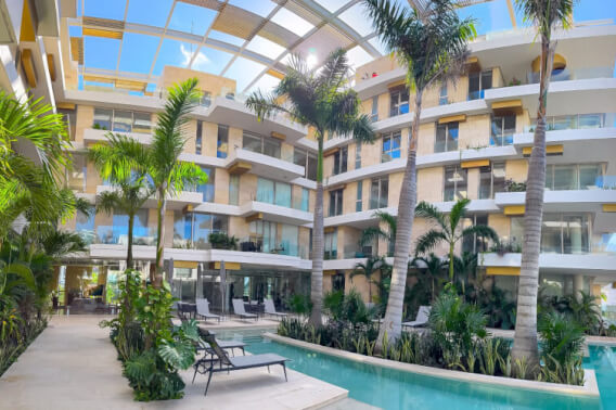 Spacious Condo with Terrace for Sale, Puerto Canc&uacute;n, Canc&uacute;n