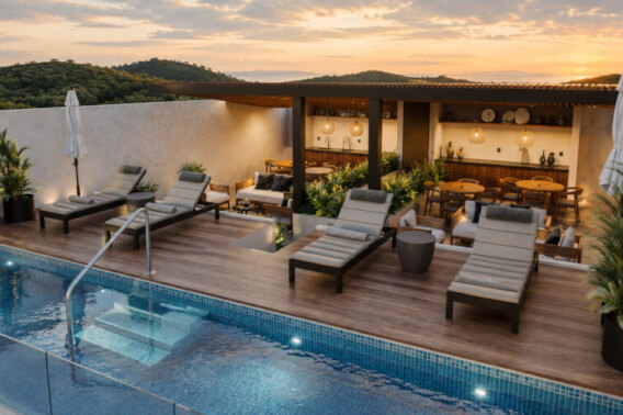 Loft with storage room and pool with swimming lane, for sale