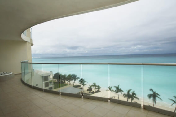 Condo with Balcony Jacuzzi for Sale in Lahia, Hotel Zone, Cancun