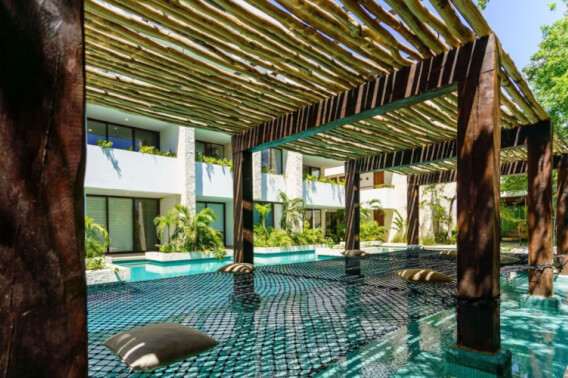 Condo with marble floors, rest net over the pool and wet lounge chairs, storage, private terrace,  5 minutes from the beach, for sale in Ald