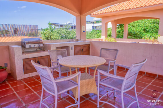 Apartment with private rooftop, 2 story, ocean view from common rooftop, 190 meters from the beach, in a boutique hotel with room service.