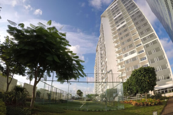 Apartment with terrace, Pool, Jacuzzi and more amenities for sale, Hotel Las Americas, Cancun.