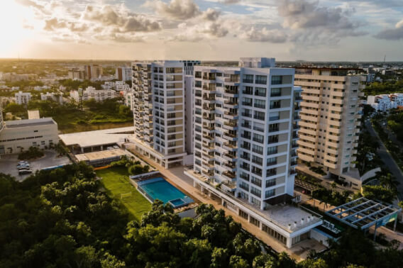 Condo with terrace in a gated community for sale, Zona Hotelera, Canc&uacute;n