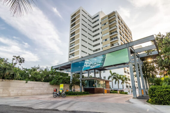 Condo with terrace and multiple amenities for sale, Zona Hotelera, Canc&uacute;n