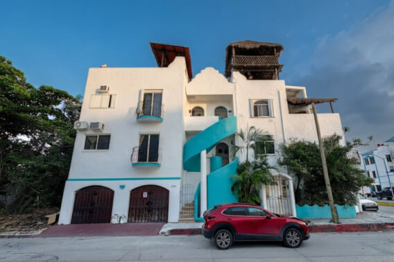 Furnished condo with balcony, terrace and plunge pool, for sale