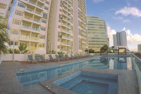 2 bedroom apartment with Gym, Pool and Jacuzzi for sale, Hotel Zone, Cancun.