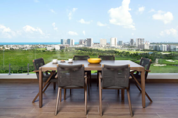 Ocean view pool, condo in modern sustainable biulding, golf course an a nature reserve&nbsp; Fully equipped and with amenities, semi-Olympic pool