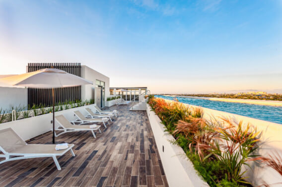 Apartment with floor-to-ceiling windows, green areas, pool with swimming lane, pet friendly, coworking, gym and more, pre-construct