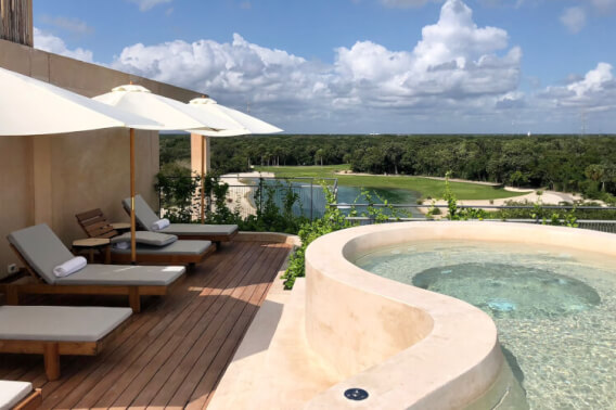 Golf course condo, rooftop with jacuzzi and pool overlooking the golf course, beach club, clubhouse and luxury amenities for sale Corasol, P