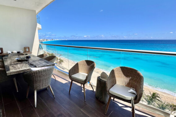 Condo with ocean and lagoon views for sale in Lahia, Hotel zone, Canc&uacute;n&nbsp;