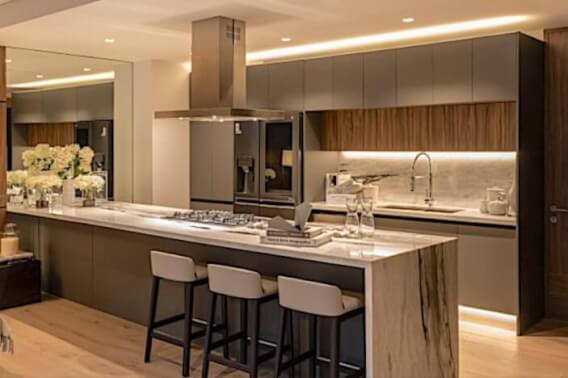 Large 314 m2 condo with family room, maid&amp;#39;s room, laundry area, 30 amenities, 13,000 m2 of green areas, designed by renown architect firm